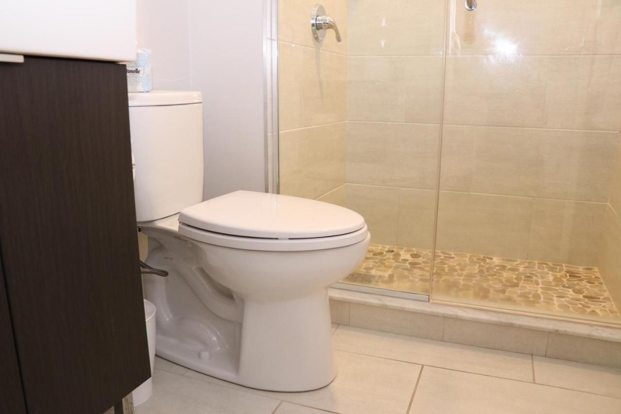 A Stylish Stay W/ A Queen Bed, Heated Floors.. #14 Brookline Extérieur photo