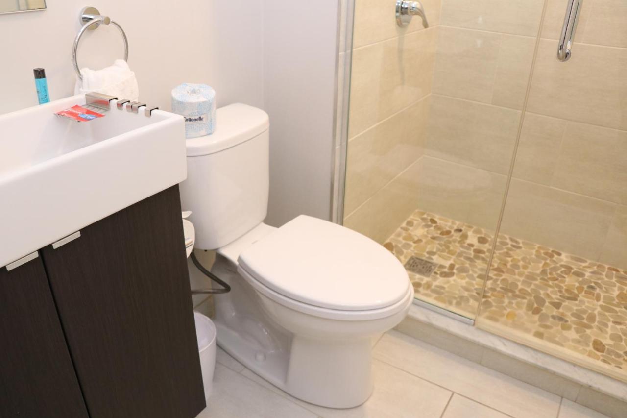 A Stylish Stay W/ A Queen Bed, Heated Floors.. #14 Brookline Extérieur photo