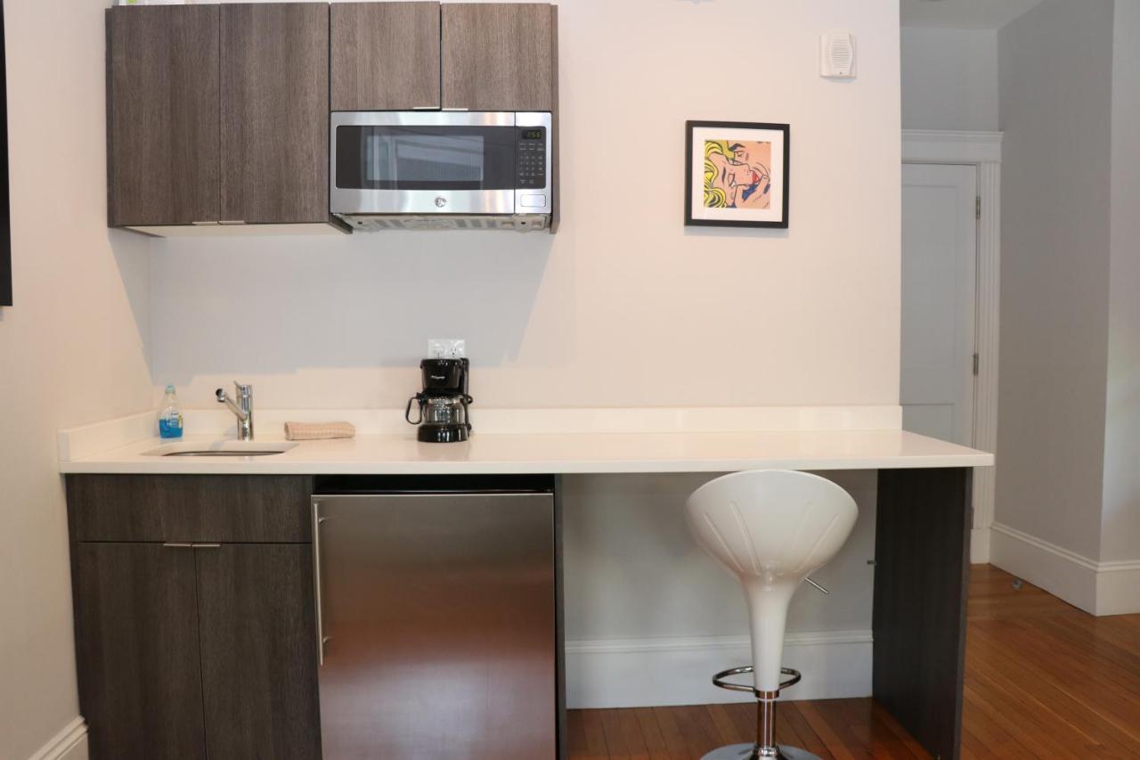 A Stylish Stay W/ A Queen Bed, Heated Floors.. #14 Brookline Extérieur photo