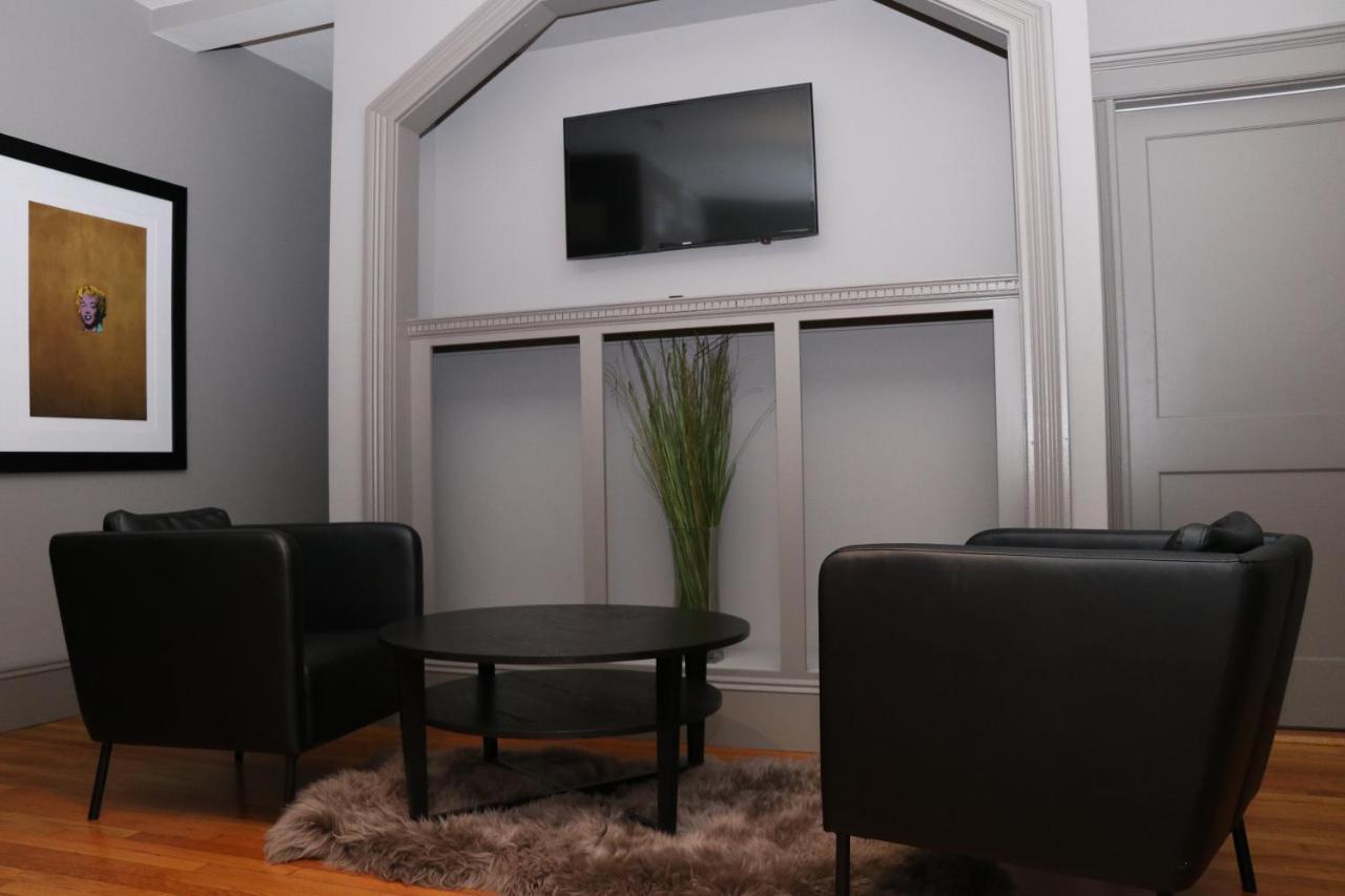 A Stylish Stay W/ A Queen Bed, Heated Floors.. #14 Brookline Extérieur photo
