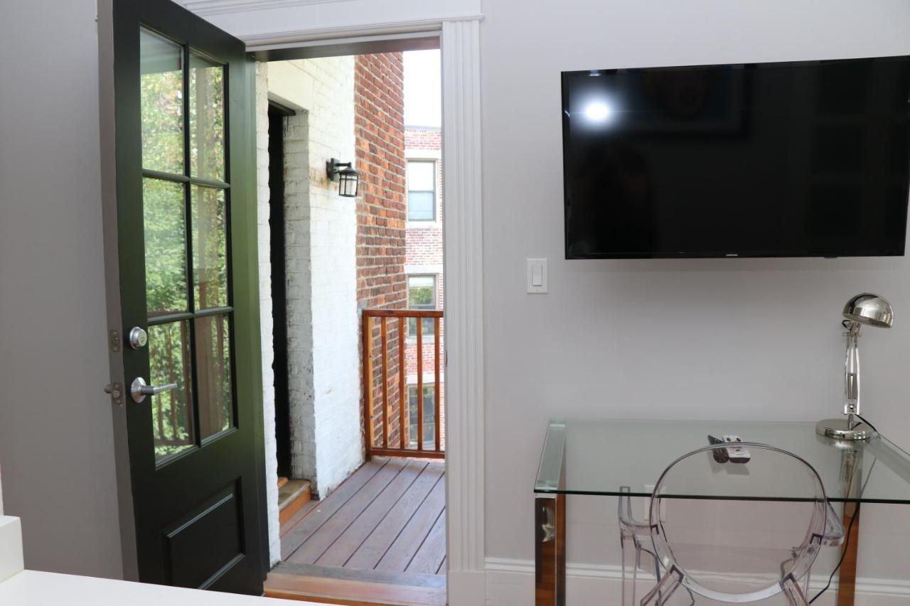A Stylish Stay W/ A Queen Bed, Heated Floors.. #14 Brookline Extérieur photo