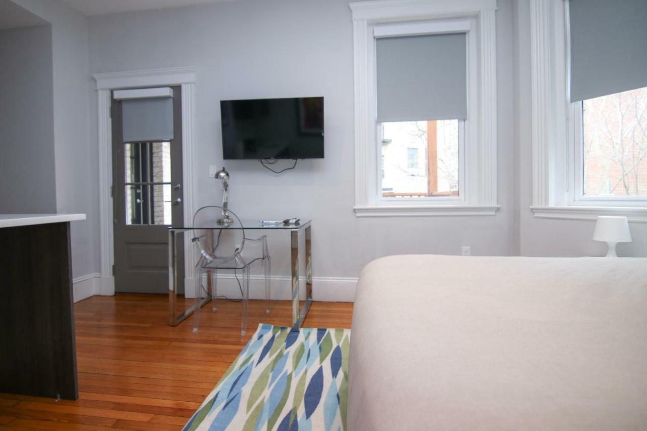 A Stylish Stay W/ A Queen Bed, Heated Floors.. #14 Brookline Extérieur photo